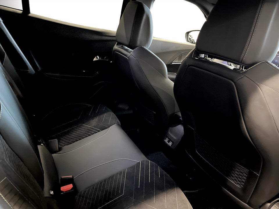 Bild på Peugeot 2008 GT 1.2 PT 130hk Aut B-KAMERA CARPLAY