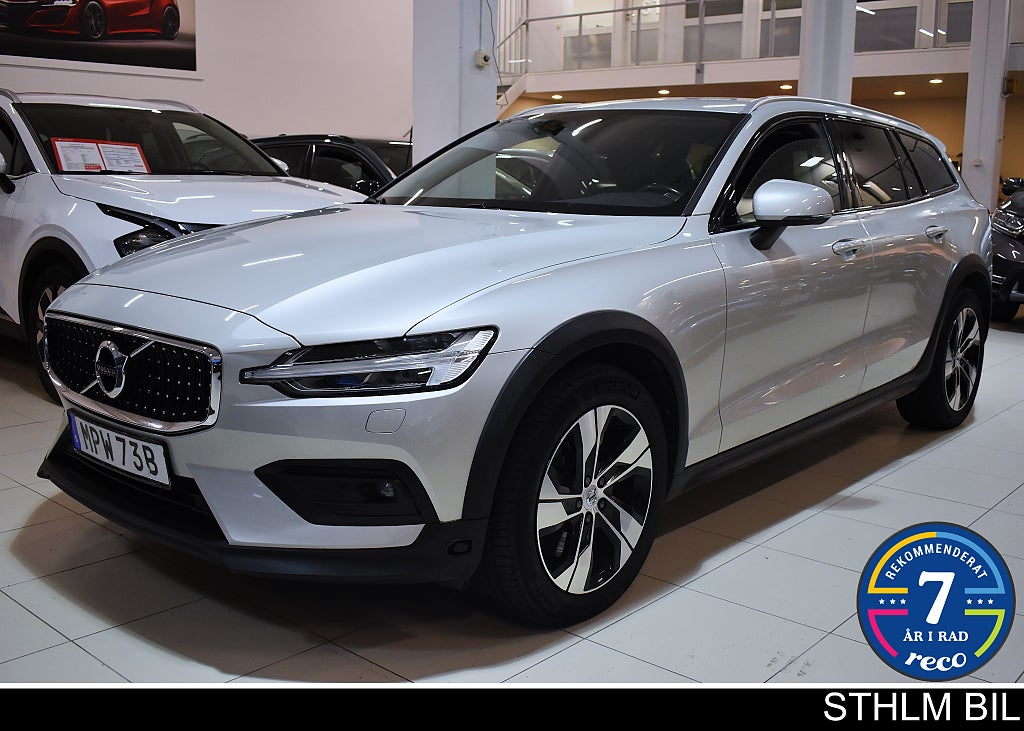 Volvo V60 Cross Country B4 AWD Aut Läder Navi Drag VOC 4.95% Ränta Moms