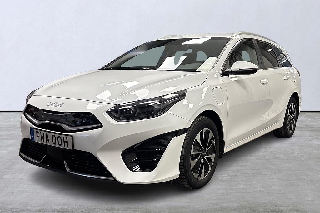 Kia Ceed Sportswagon Plug-in Hybrid PHEV Action