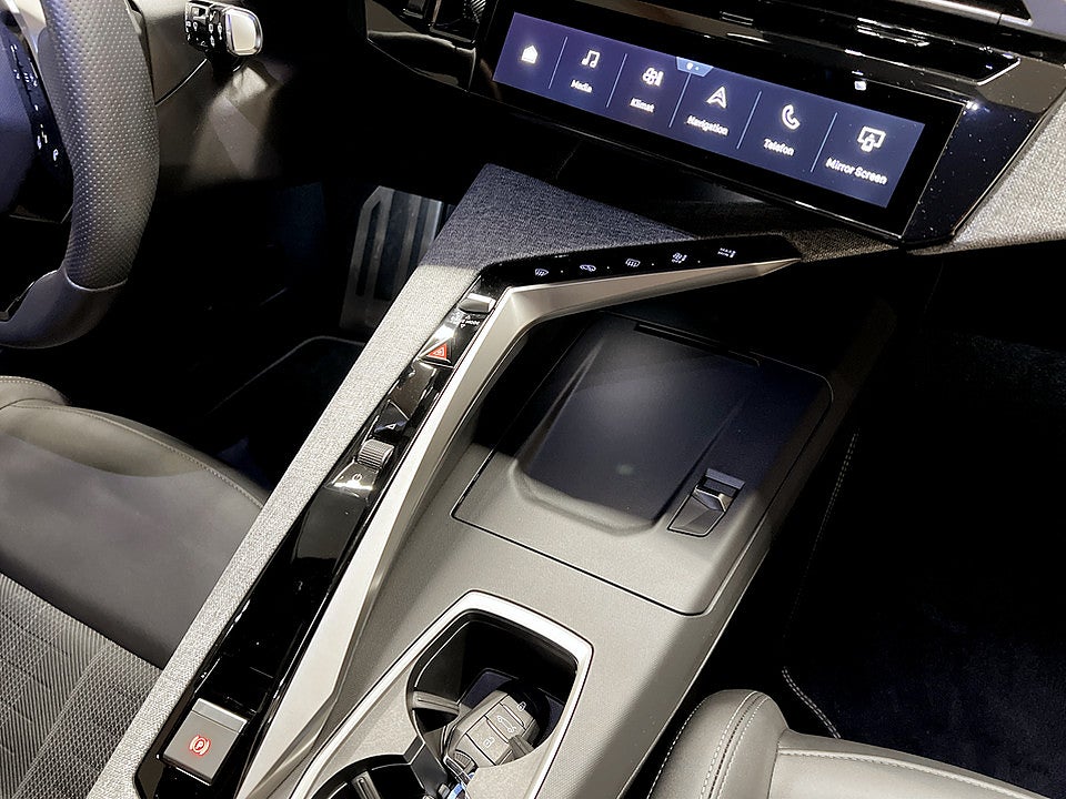 Bild på Peugeot 5008 GT Hybrid 145hk Aut 7-SITS B-KAMERA CARPLAY