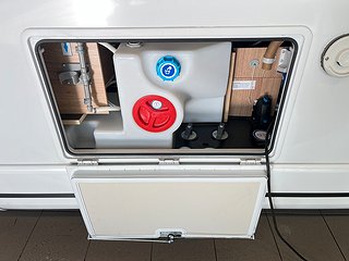 Husbil-halvintegrerad Knaus Sky TI 650 MF 8 av 28