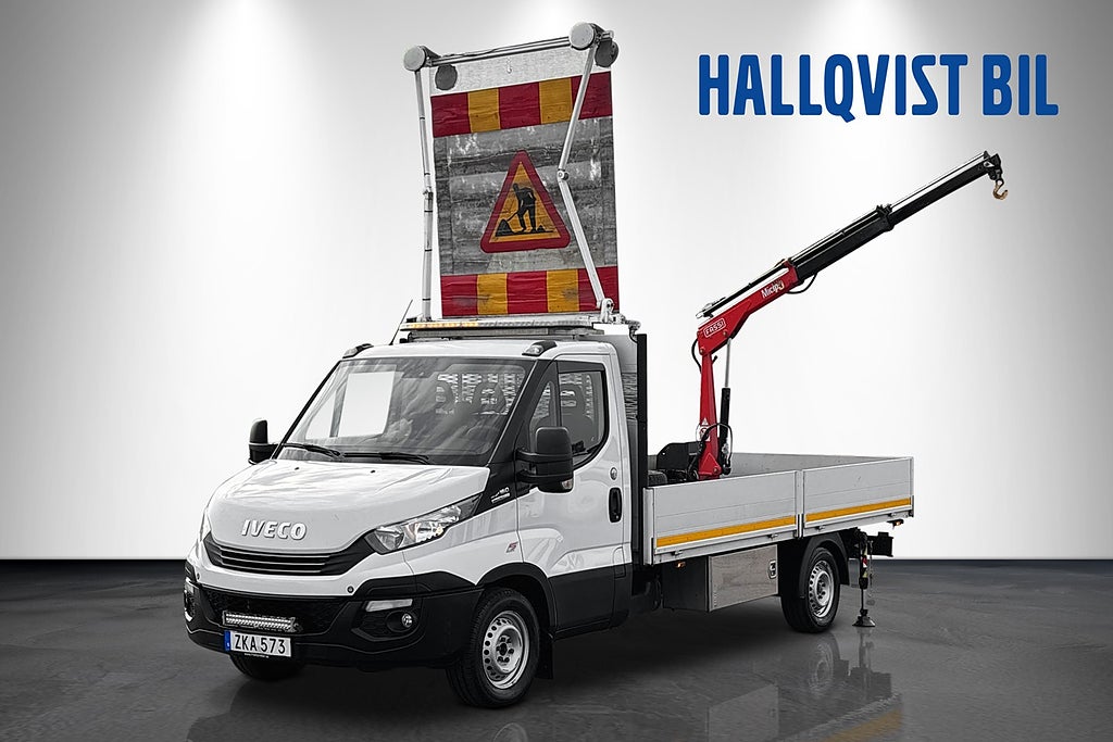 Iveco Daily 2.3 Hi-Matic Automat drag Kran Fassi vägskylt Blixtljus