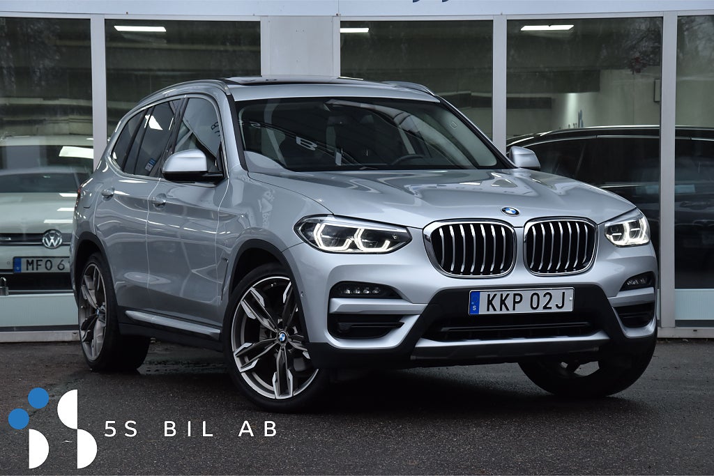 BMW X3 xDrive20d PANO B-KAM DRAG VÄRM GPS CARPLAY AMBI 190HK