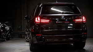 BMW X5 M50D har en treliters rak sexa som genererar 381 hästkrafter. 