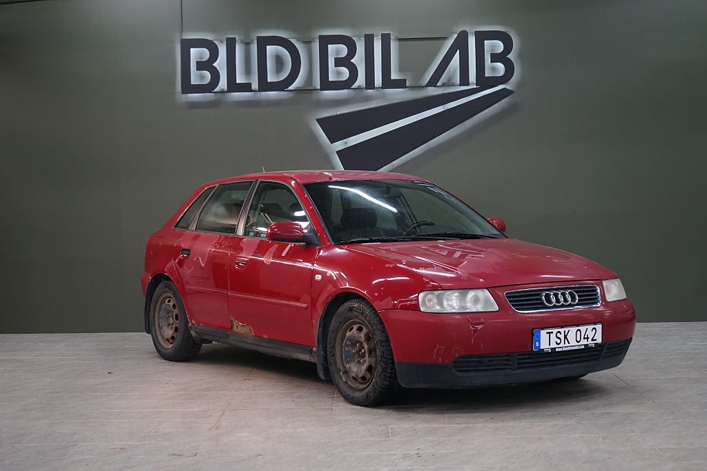Audi A3 5-D 1.6 Attraction M-VÄRMARE  102HK