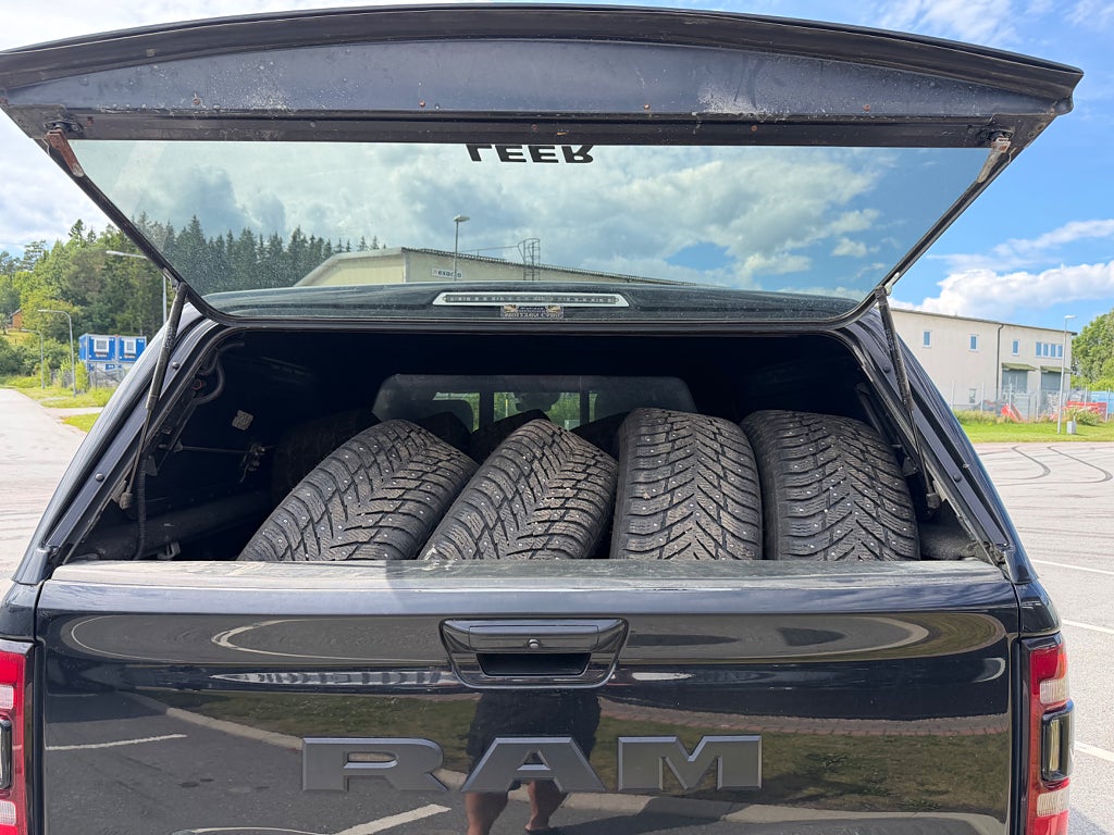 RAM 1500 Crew Cab 5.7 V8 HEMI Flex Fuel 4x4 NIGHT Euro 6