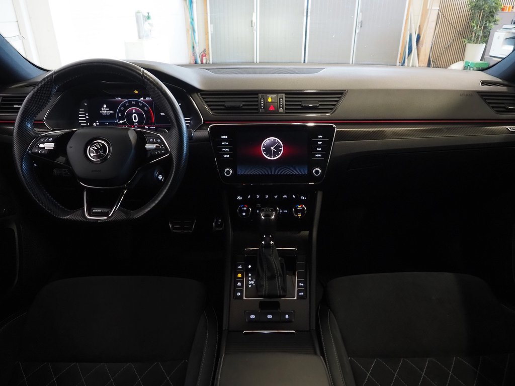 Skoda Superb iV 218hk Sportline Plug-in Hybrid |Drag|Cockpit| 2021