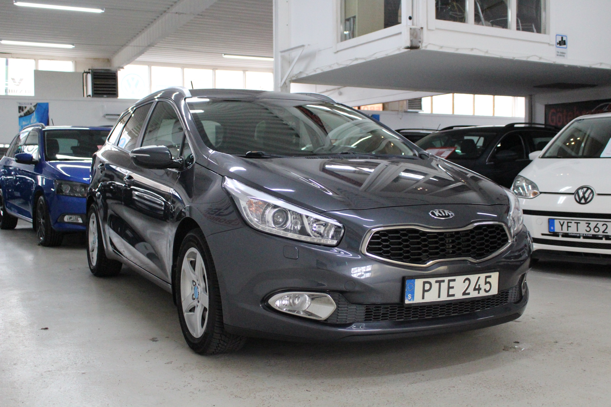 Kia Ceed cee'd_sw 1.6 CRDi AUTOMAT 2014, bild 6/40
