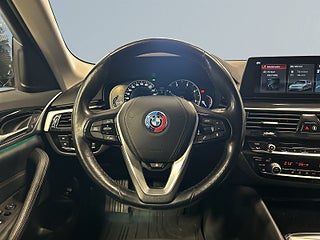 BMW 520d xDrive Touring Steptronic Sport line D&M-Värm/Drag/S&V – bild 9