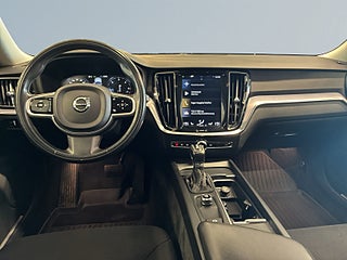Volvo V60 D3 AWD Momentum Dvärme Dragkrok Navi Rattvärme S&V-däck – bild 8