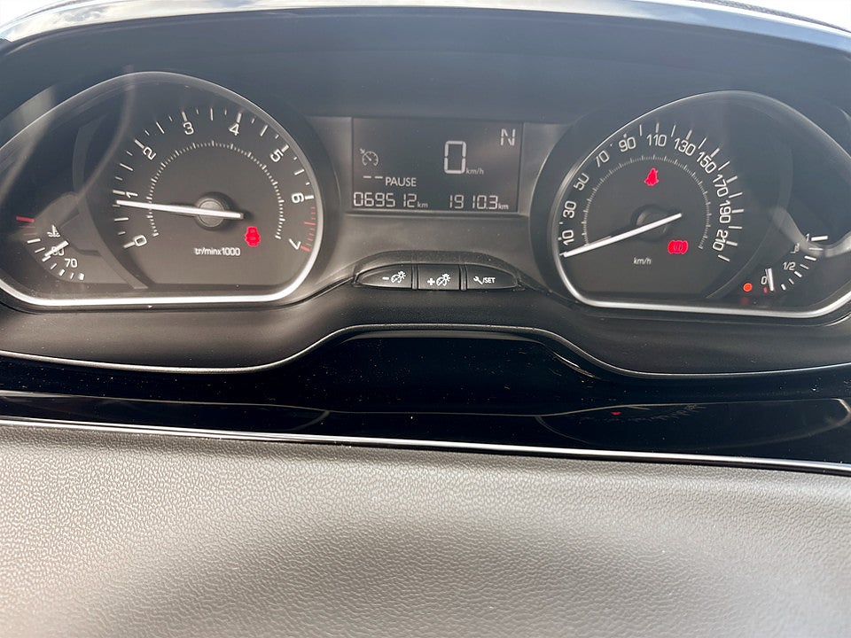 Bild på Peugeot 208 Active 1.2 PT 82hk Aut KAMPANJRÄNTA 3,99%