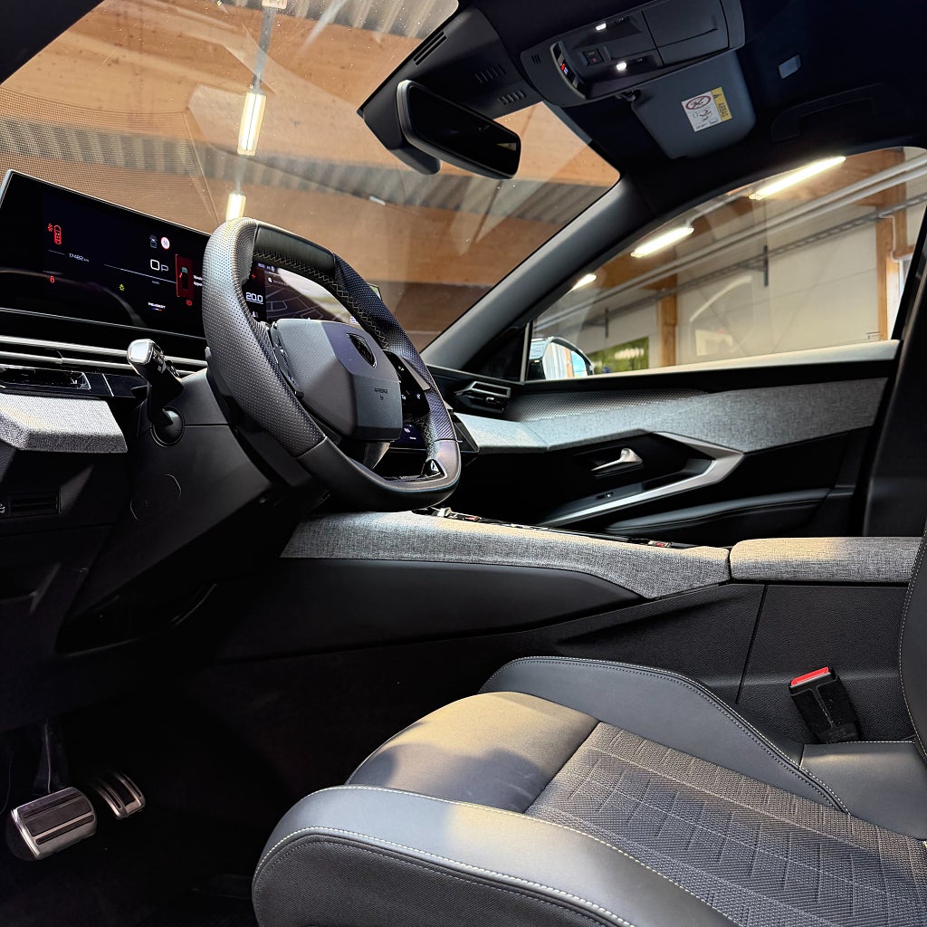 Peugeot 5008 HYBRID 136 e-DSC GT 7-Sits Cockpit Navi Backkamera MOMS
