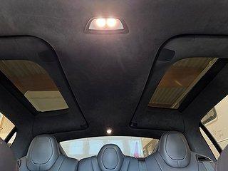SUV Tesla Model X 23 av 25