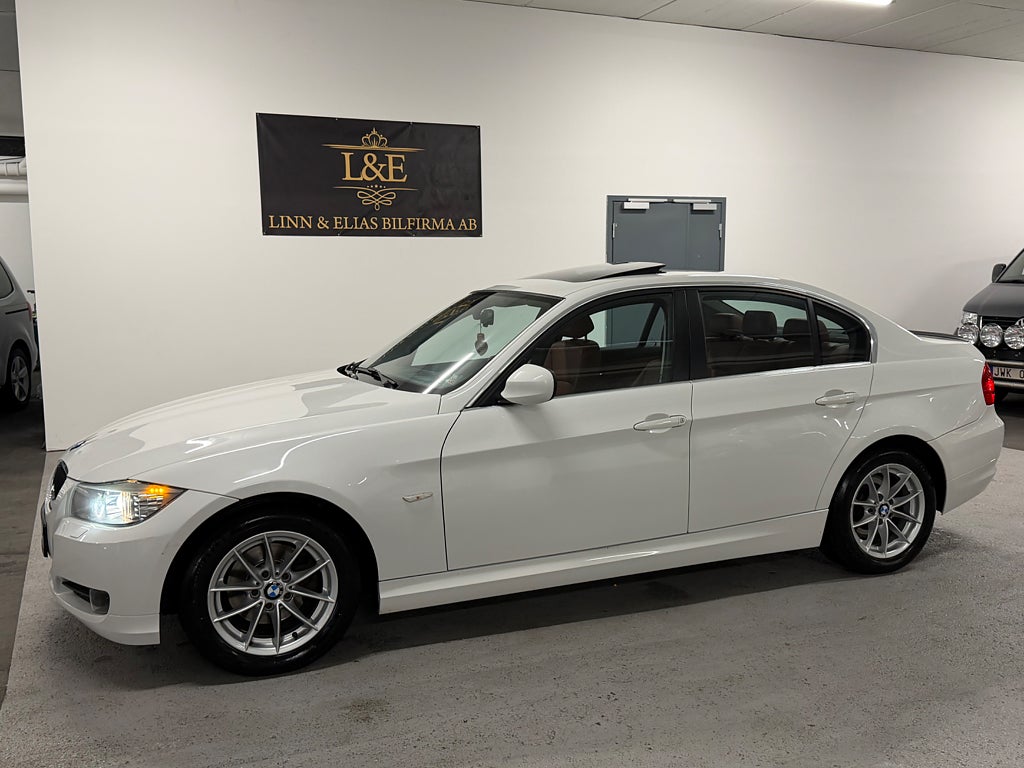 BMW 318D Sedan Euro 5 1ÅRSGARANTI/AUX/TAKLUCKA/LÄDER/FRILEVERANS