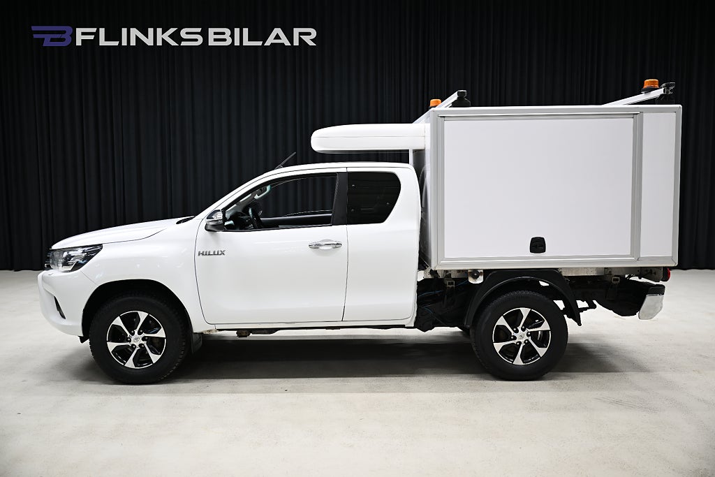Toyota Hilux 2.4 AWD 150HK Servicebil|Inredd|Kåpa|Clayton|Moms|SeUtr