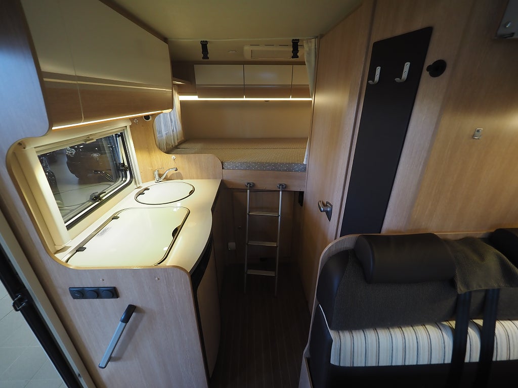Sunlight T60 Under 6m Markis Automat Tvärbädd Stort garage 2016