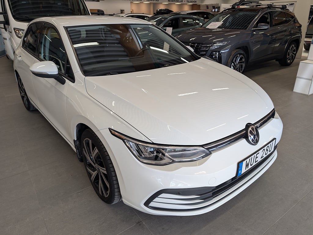 Volkswagen Golf 1.5 eTSI Base Värmare/Cockpit/SoV