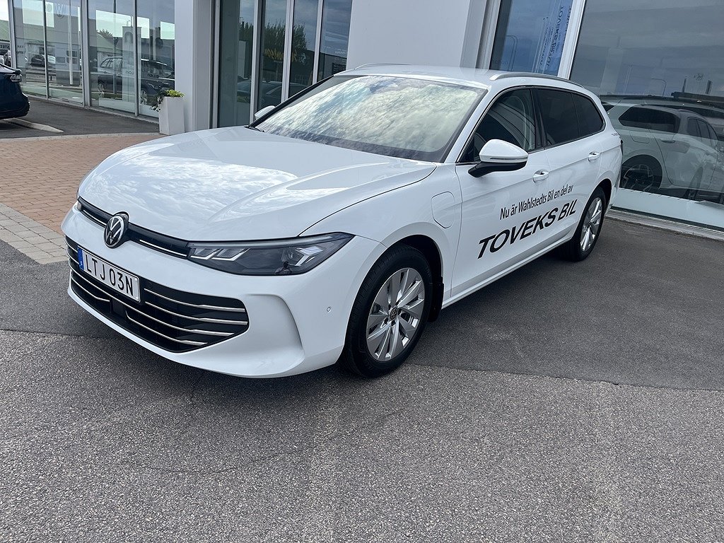 Volkswagen Passat Sportscombi eHybrid Business 204HK Drag/Värmare