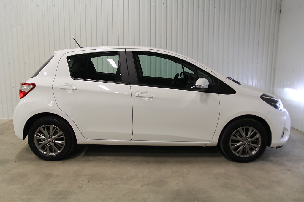 Toyota Yaris 5-dörrar 1.5 nyservad, nybesiktigad