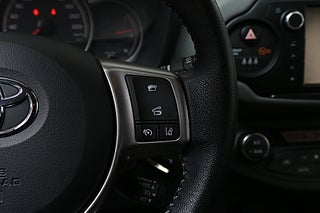 Halvkombi Toyota Yaris 16 av 24