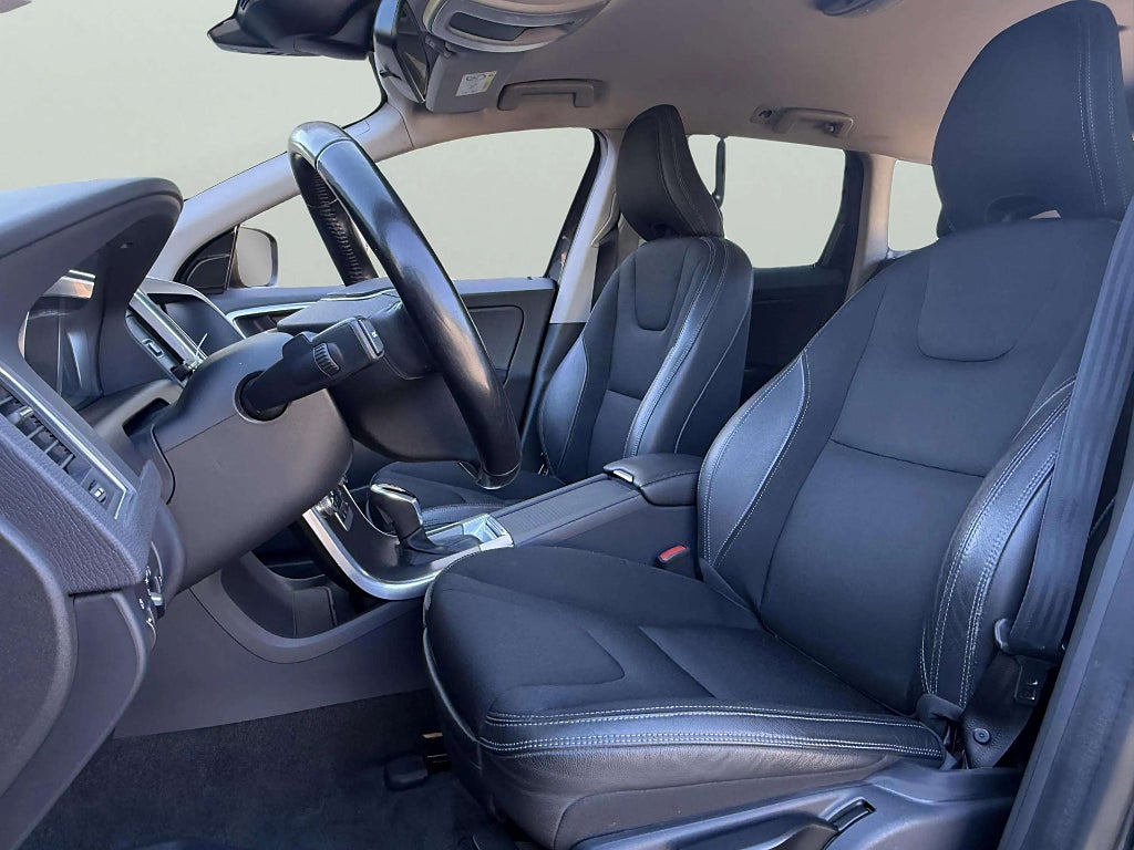 Volvo XC60 D4 AWD Geartronic Momentum Business Edition 1 Ägare - miniatyr 11