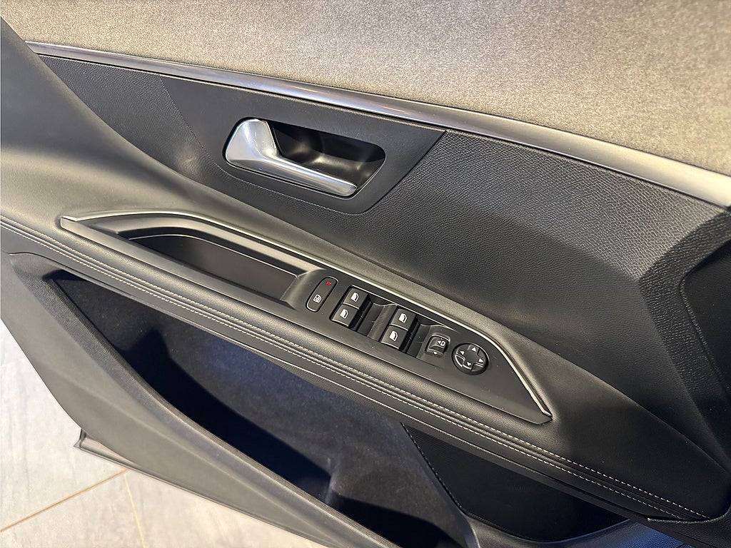 Bild på Peugeot 5008 GT 1.2 PT 130hk Aut - 7-SITS,B-KAMERA,NAVI