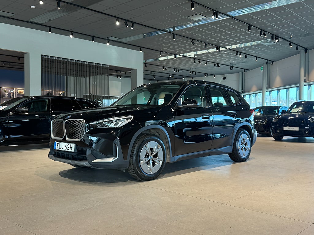 BMW iX1 xDrive30 Drag Rattvärme Backkamera 