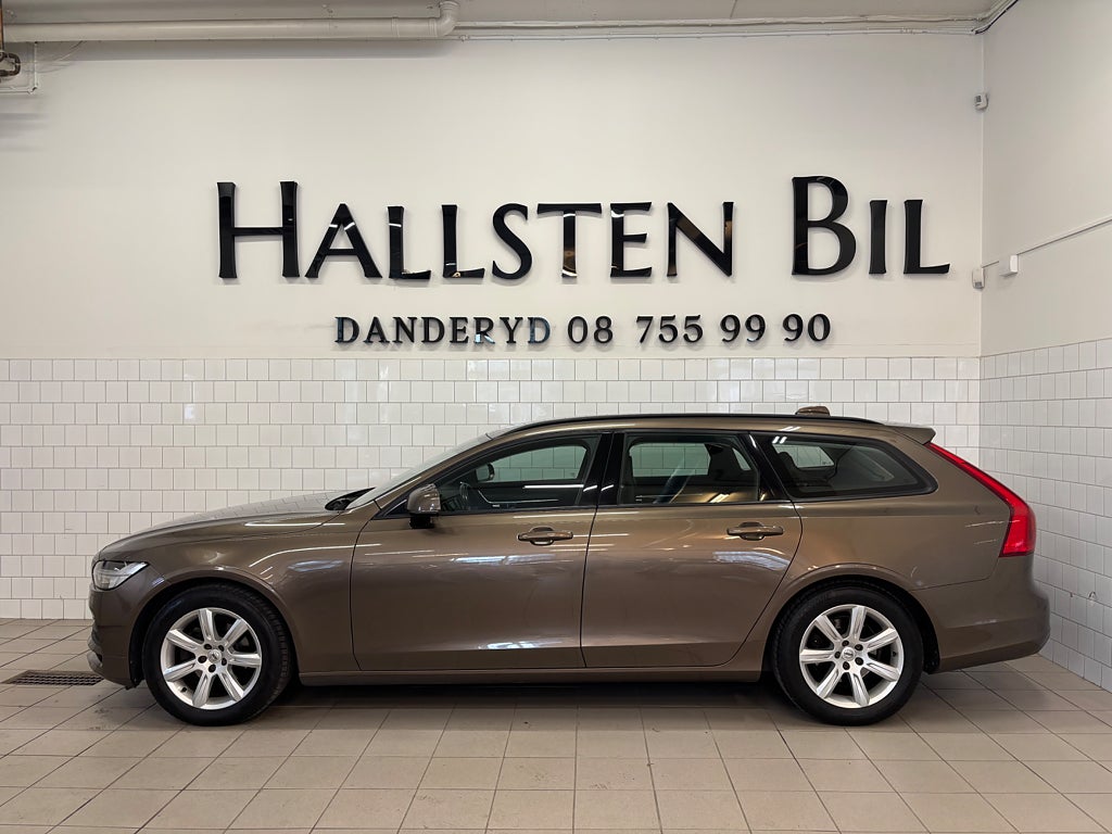 Volvo V90 D3 AWD Automat Kinetic PDC CarPlay Värmare Svensksåld
