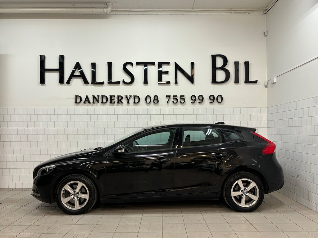 Volvo V40 T2 Kinetic 122Hk Låg skatt 712:- Vinterhjul Svensksåld