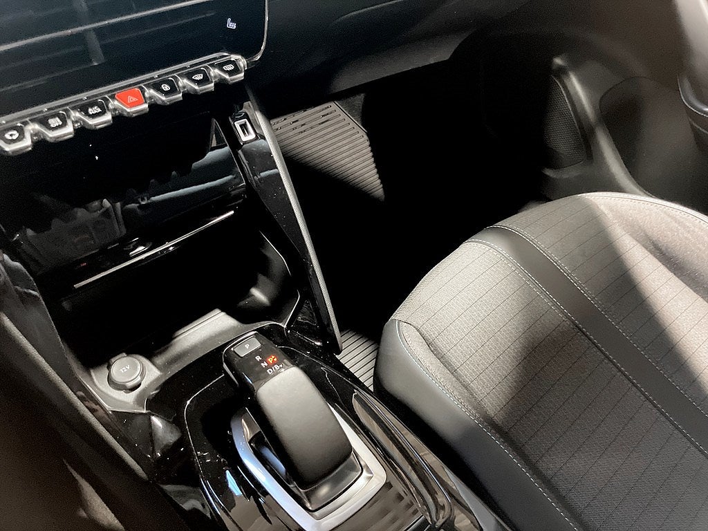 Bild på Peugeot E-2008 Allure Pack 50kWh 136hk Aut - B-KAMERA, CARPLAY