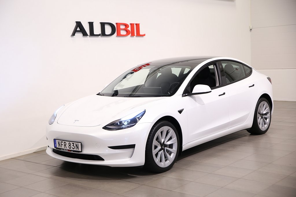 Tesla Model 3 Standard Range 283hk RWD / Backkamera / Läder / Pano