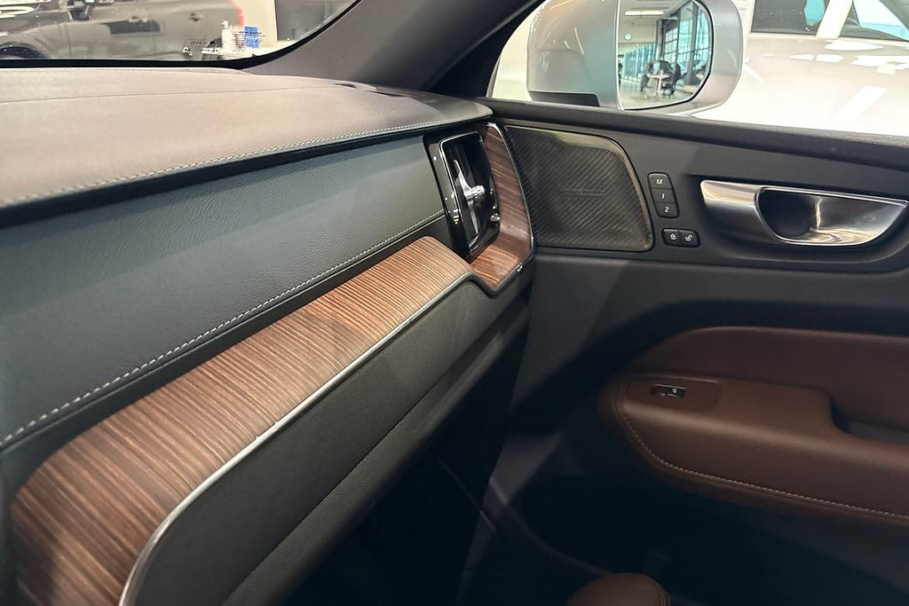 Volvo XC60 Recharge T8 Inscription Drag Luftfj Pano H/K