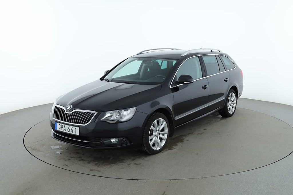 Skoda Superb Kombi 2.0 TDI Ambition 4x4 / Värmare, Drag