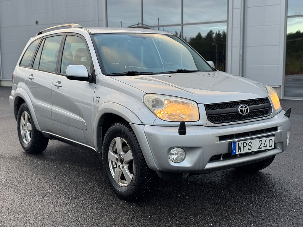 Toyota RAV4 5-dörrar 2.0 VVT-i 4x4 NYBESIKTAD NYA DUBBDÄCK 