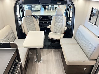 Husbil-halvintegrerad Adria CORAL SUPREME MB 670 DC 12 av 23