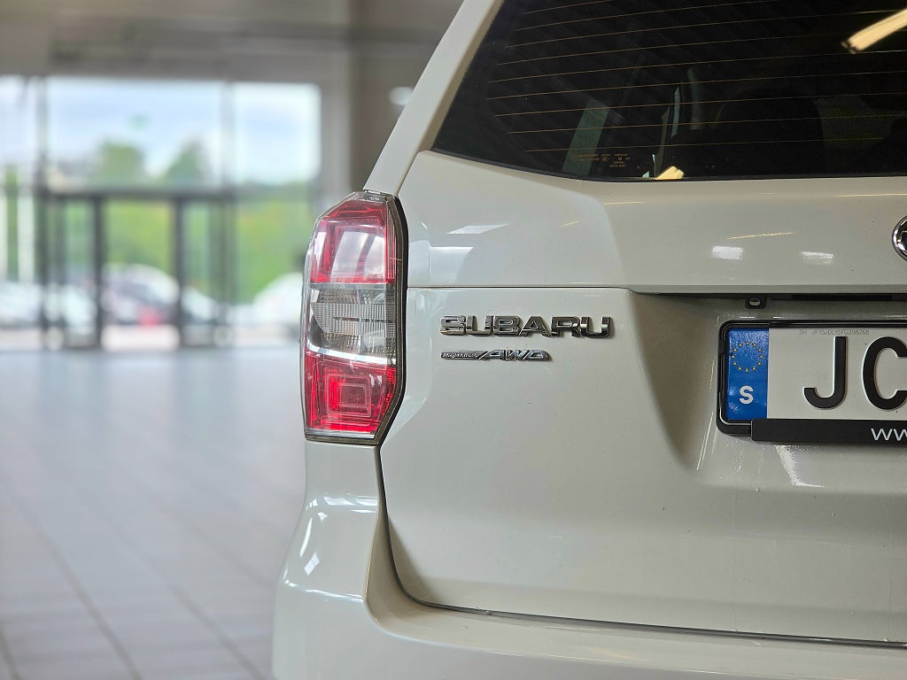 Subaru Forester 2.0 4WD / Drag / Motorvärmare / 3.45% ränta / Nyservad