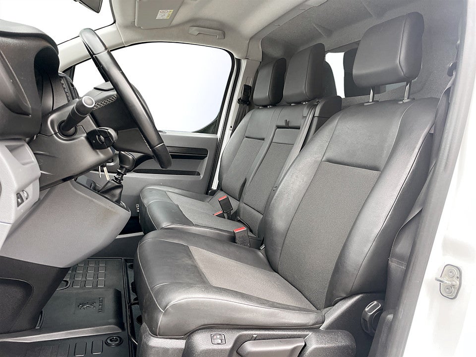 Bild på Peugeot Expert PRO+ 120Hk – Värmare / Inredning