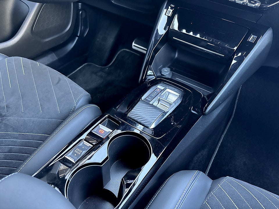 Bild på Peugeot 2008 GT 1.2 PT 130hk Aut B-KAMERA CARPLAY ELSTOL