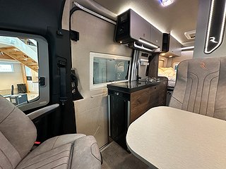 Husbil-halvintegrerad Robeta Adonis Mercedes 4x4 190HK AUT 6 av 27
