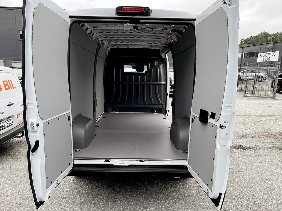 Bild på Peugeot Boxer BlueHDi 140hk Aut L3H2 - OMGÅENDE LEVERANS!