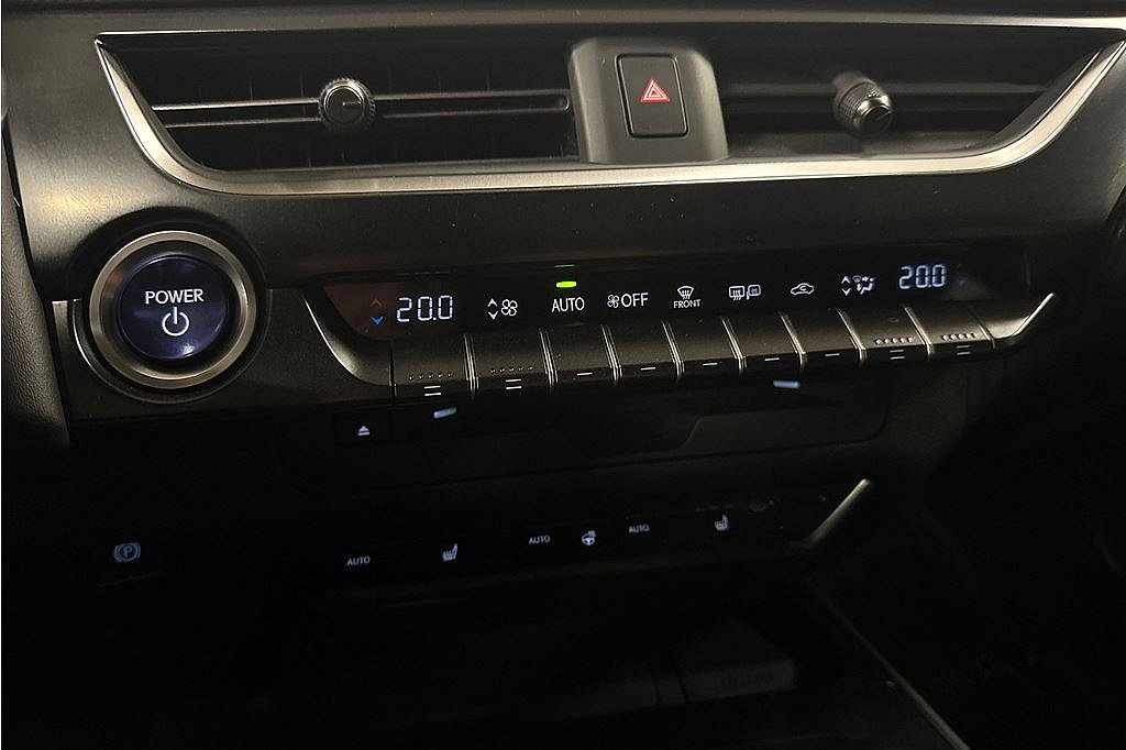 Lexus UX UX250H CVT 178HK, 3 brukare