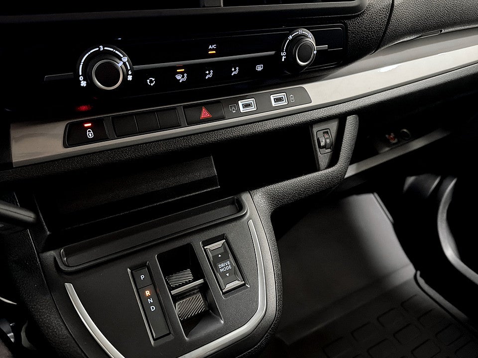 Bild på Citroën Jumpy Spacetourer PLUS BlueHDi 9-SITS Aut - HYRBIL