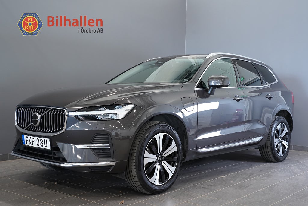 Volvo XC60 Recharge T6 AWD Core Komfortstolar Läder Kamera Pano 