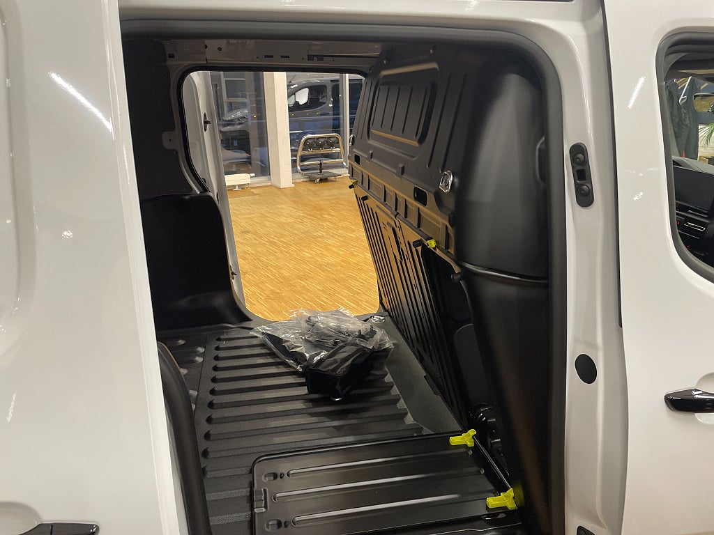 Bild på Peugeot Partner Plus 130hk Aut L2 - EDITION! SERVICE & VINTERHJUL INGÅR