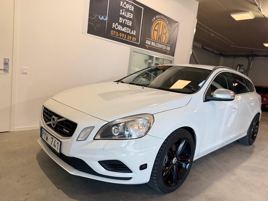 Volvo V60 T4F Momentum, R-Design Ny servad/ Besikta/ Skinn