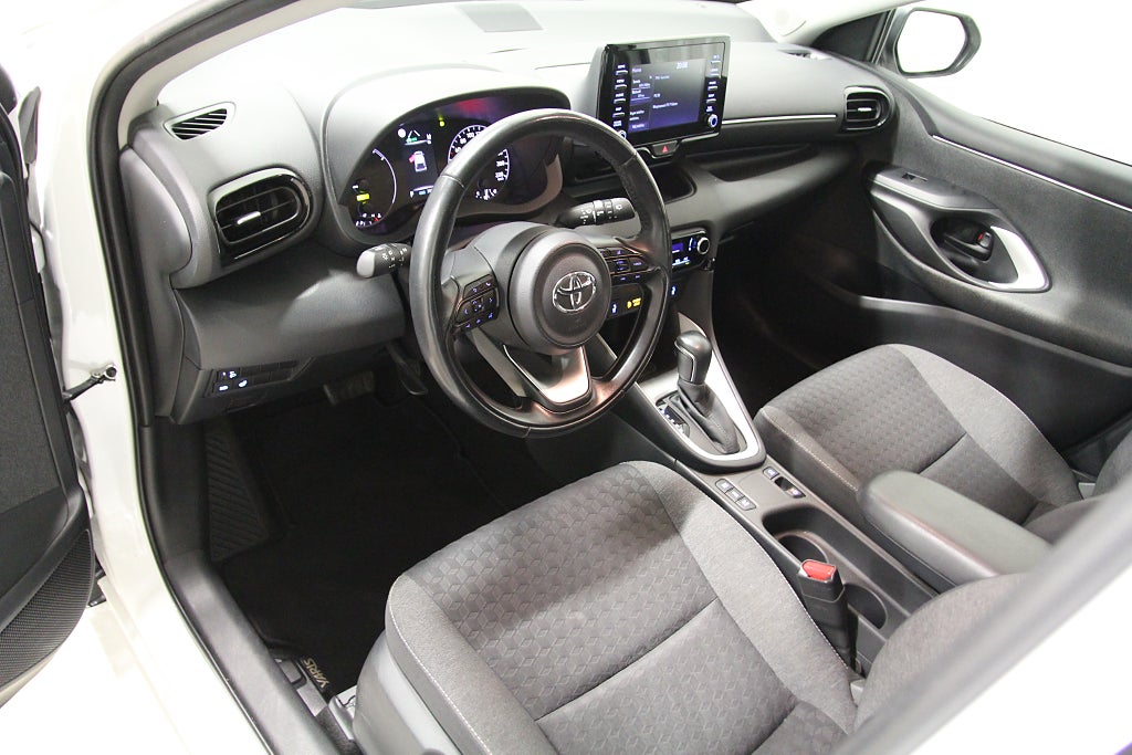 Toyota Yaris Hybrid CVT Active Facelift 2021 "SÅLD"