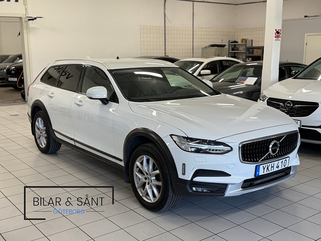 Volvo V90 Cross Country D5 AWD 235hk "Polis Bil" Momentum Kamera Läder Dragkrok