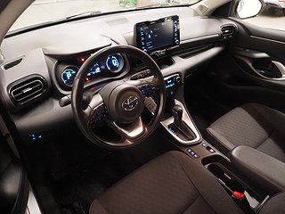 Halvkombi Toyota Yaris 18 av 23