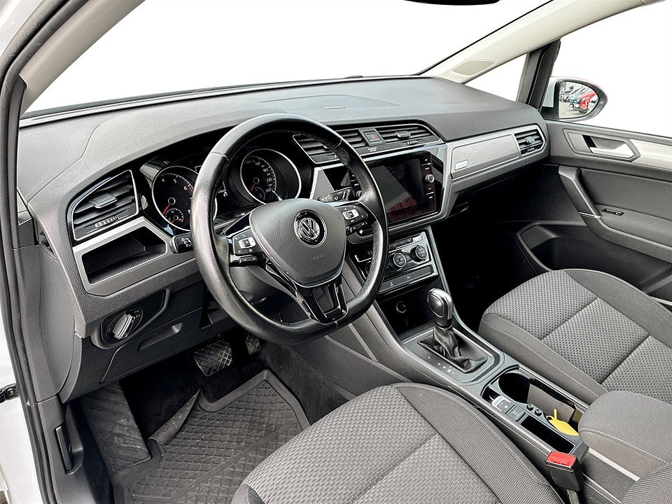 Bild på Volkswagen Touran Base 1.5 TSI ACT 150hk Aut 7-SITS B-KAMERA 