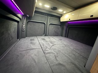 Husbil-halvintegrerad Volkswagen Crafter 177HK AUT AWD 9 av 18